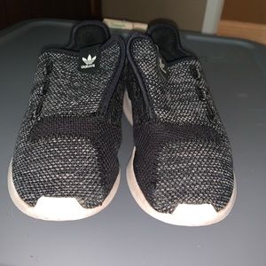 Adidas tubular boys 13c